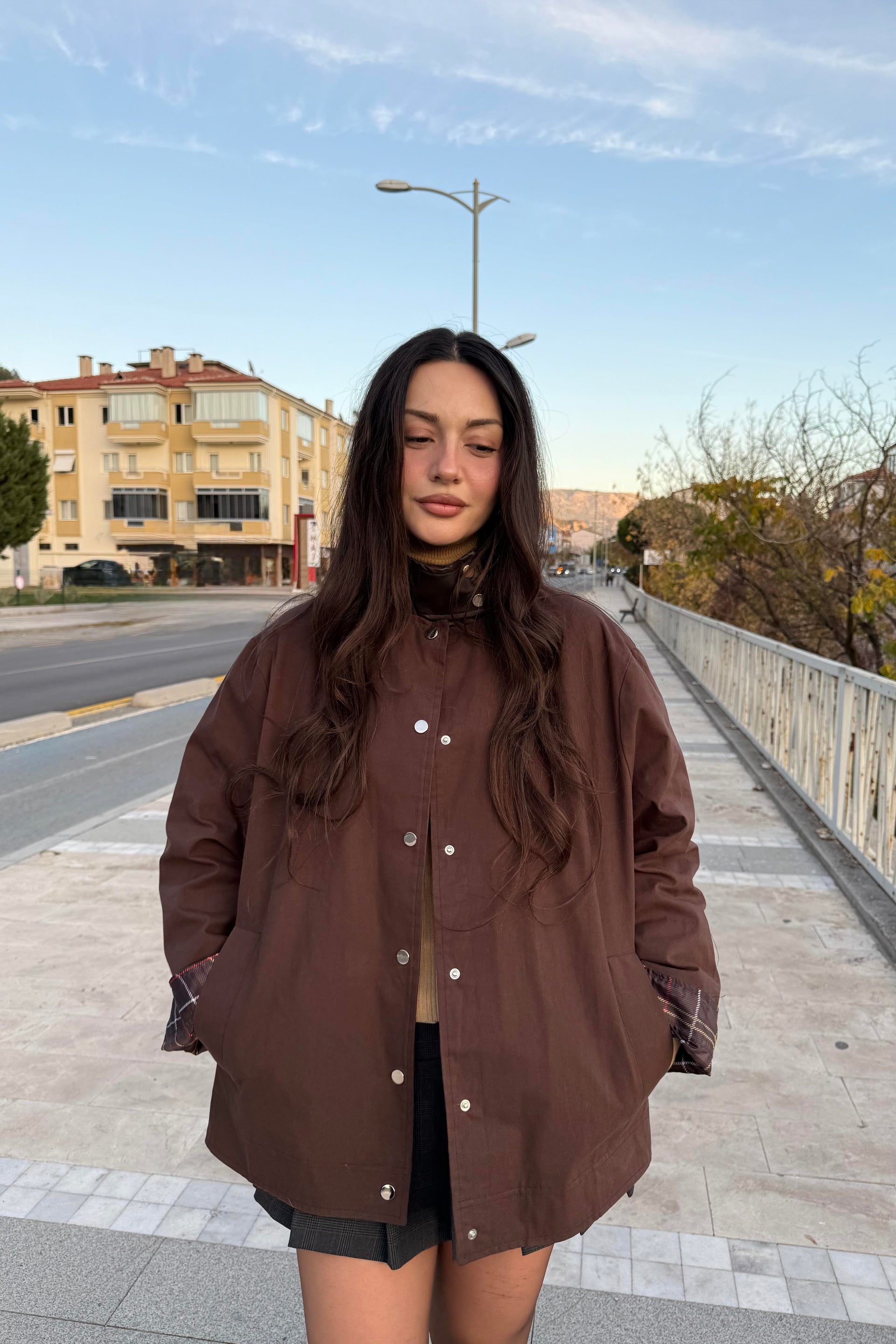 Yakası Deri Detaylı Ekose Astarlı Kahve  Parka