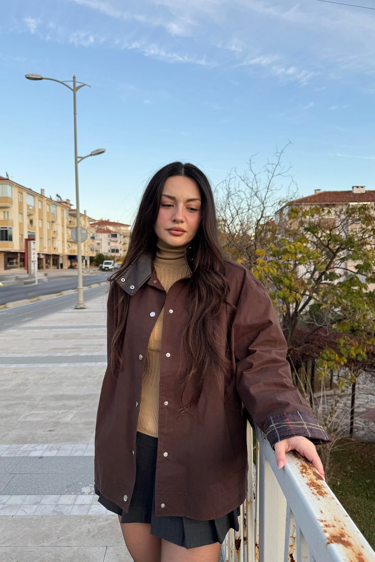 Yakası Deri Detaylı Ekose Astarlı Kahve  Parka