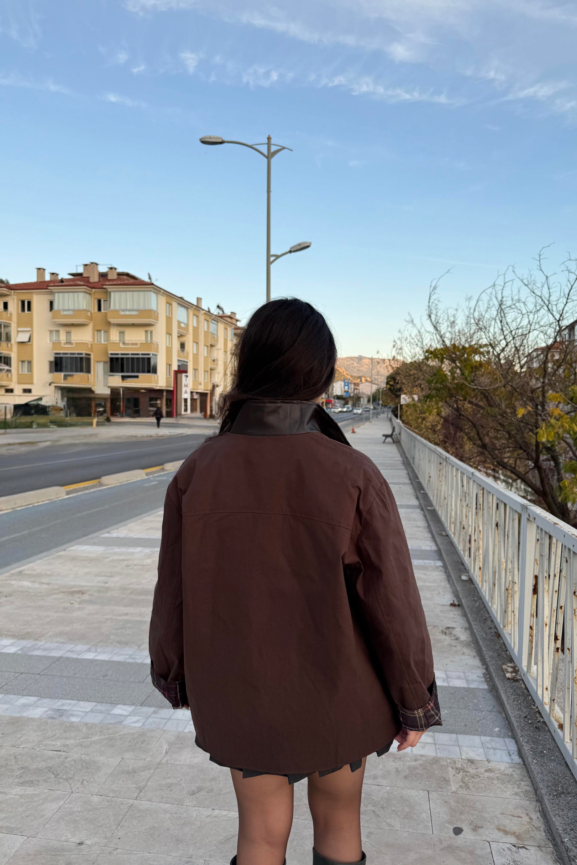 Yakası Deri Detaylı Ekose Astarlı Kahve  Parka