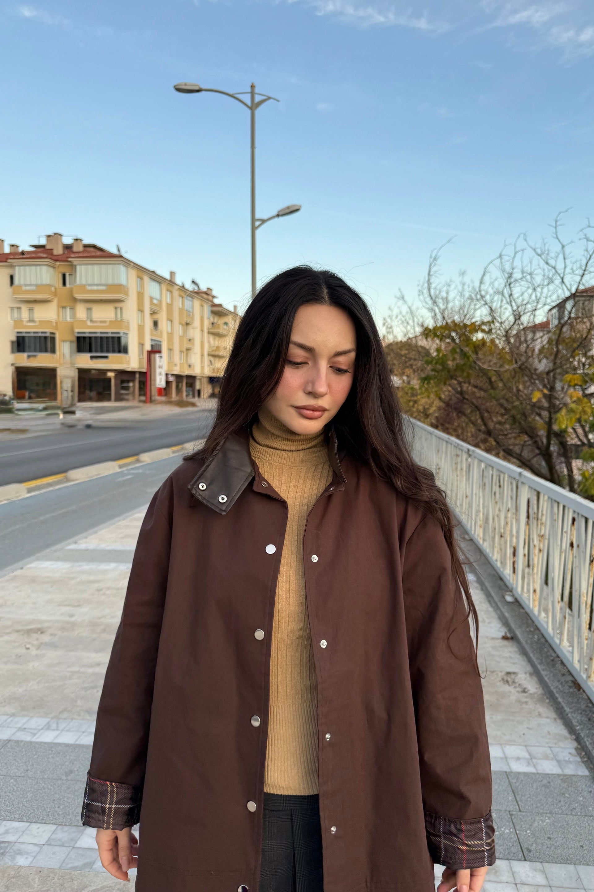 Yakası Deri Detaylı Ekose Astarlı Kahve  Parka