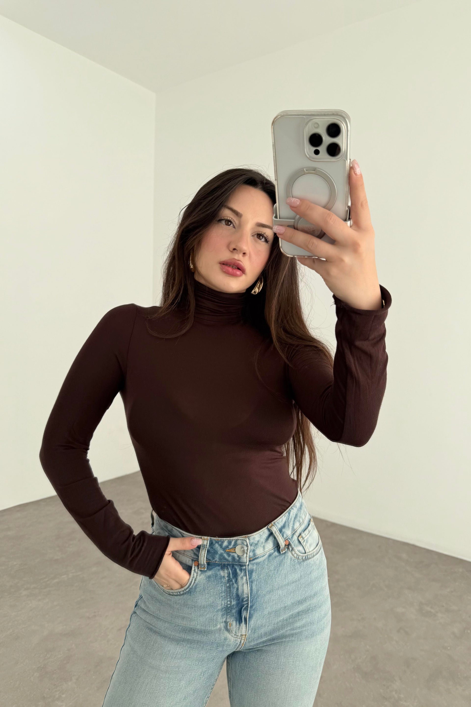 Yarı Transparan Basic Boğazlı Kahverengi Body