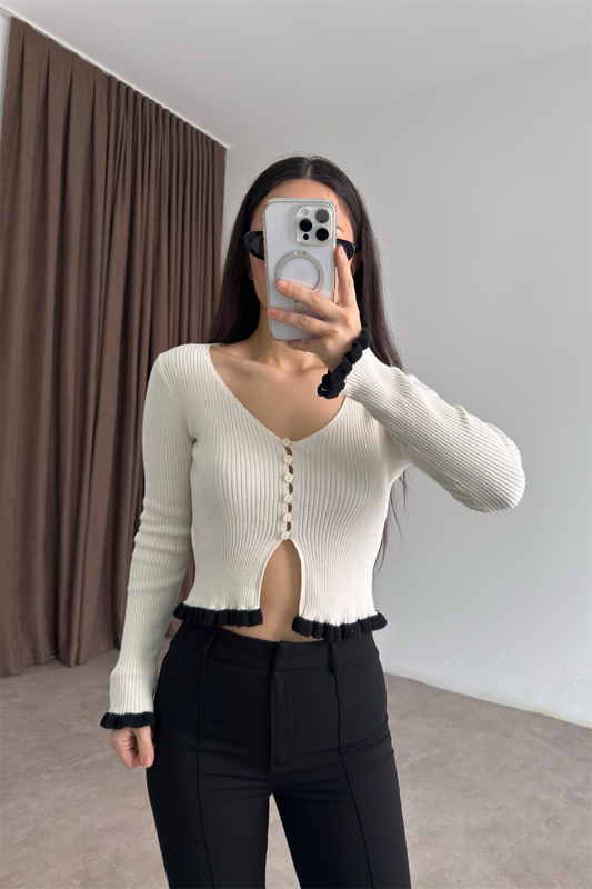 ZR Siyah Fırfırlı Ekru Hırka