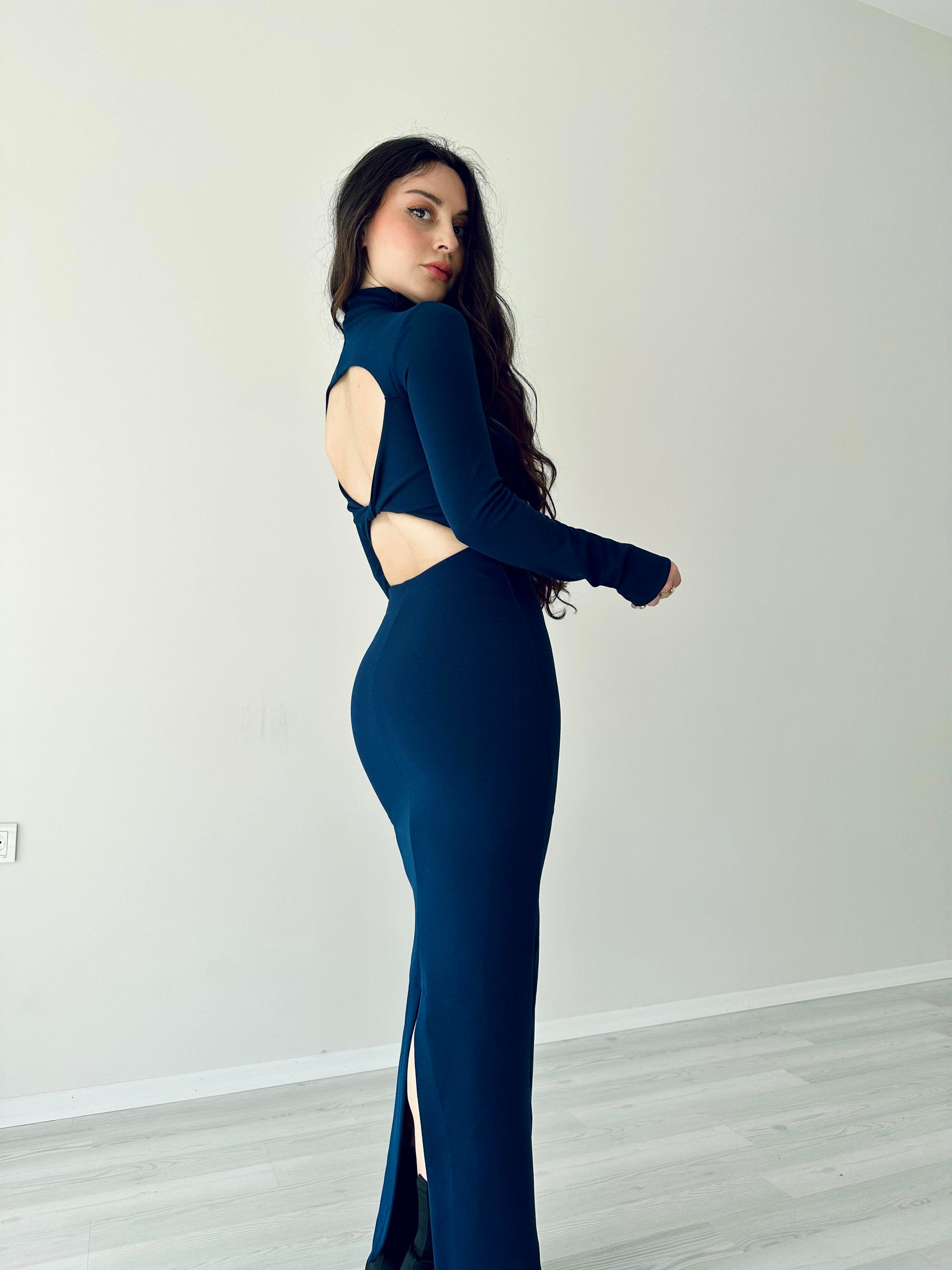 ZR Orj. SIRTI BURGULU MİDİ ELBİSE