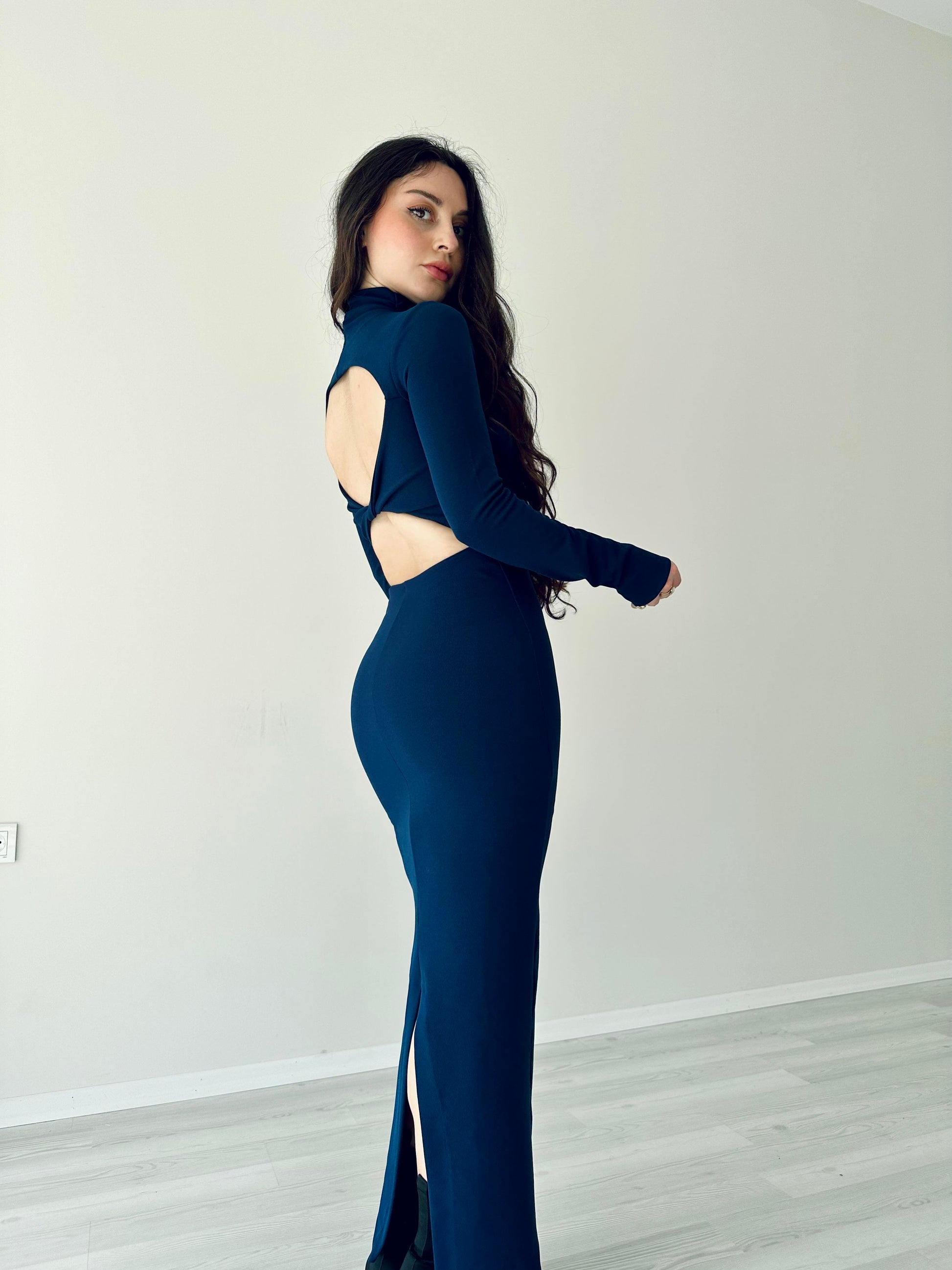 ZR Orj. SIRTI BURGULU MİDİ ELBİSE