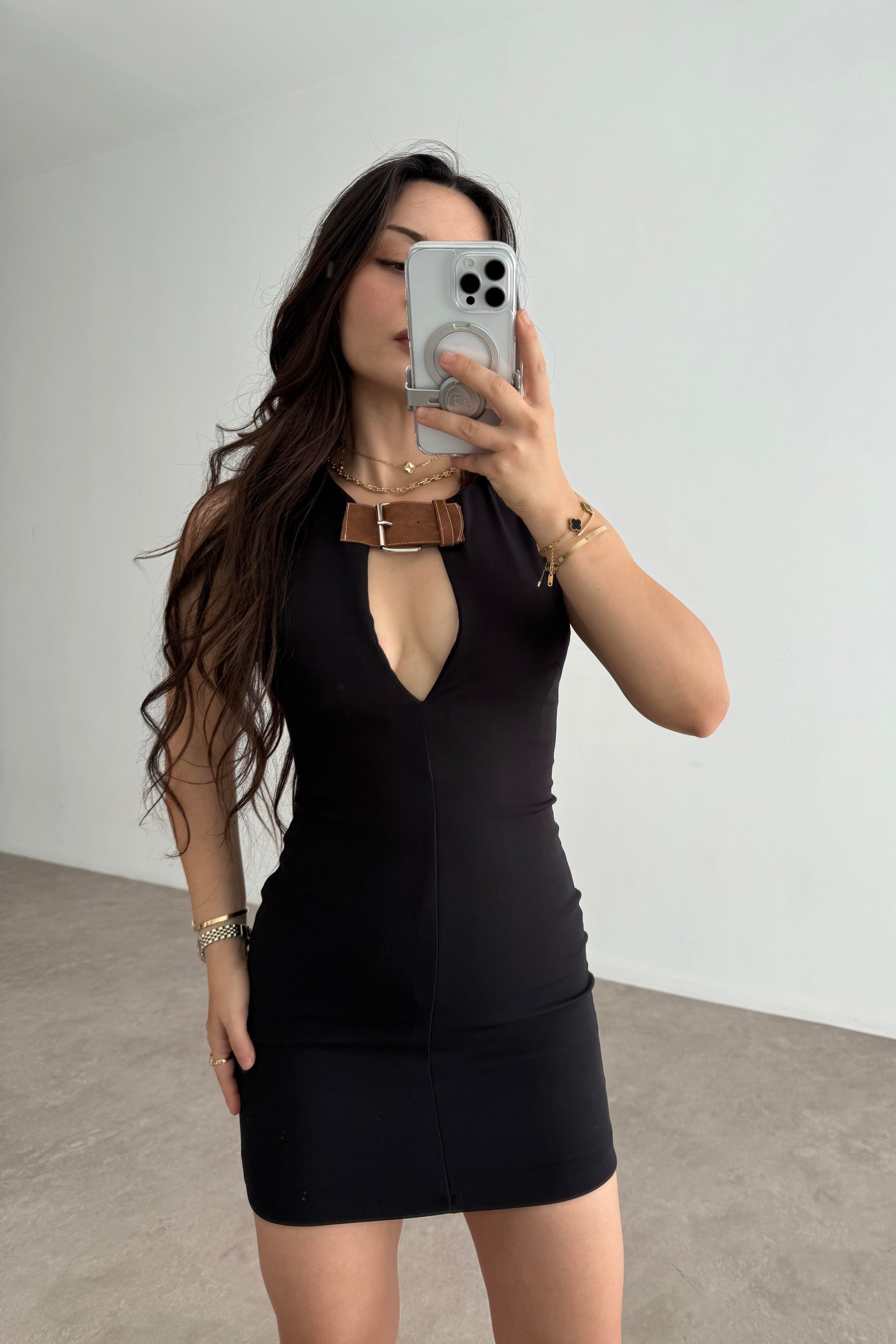 ZRA Model Yakası Kemerli Siyah Elbise